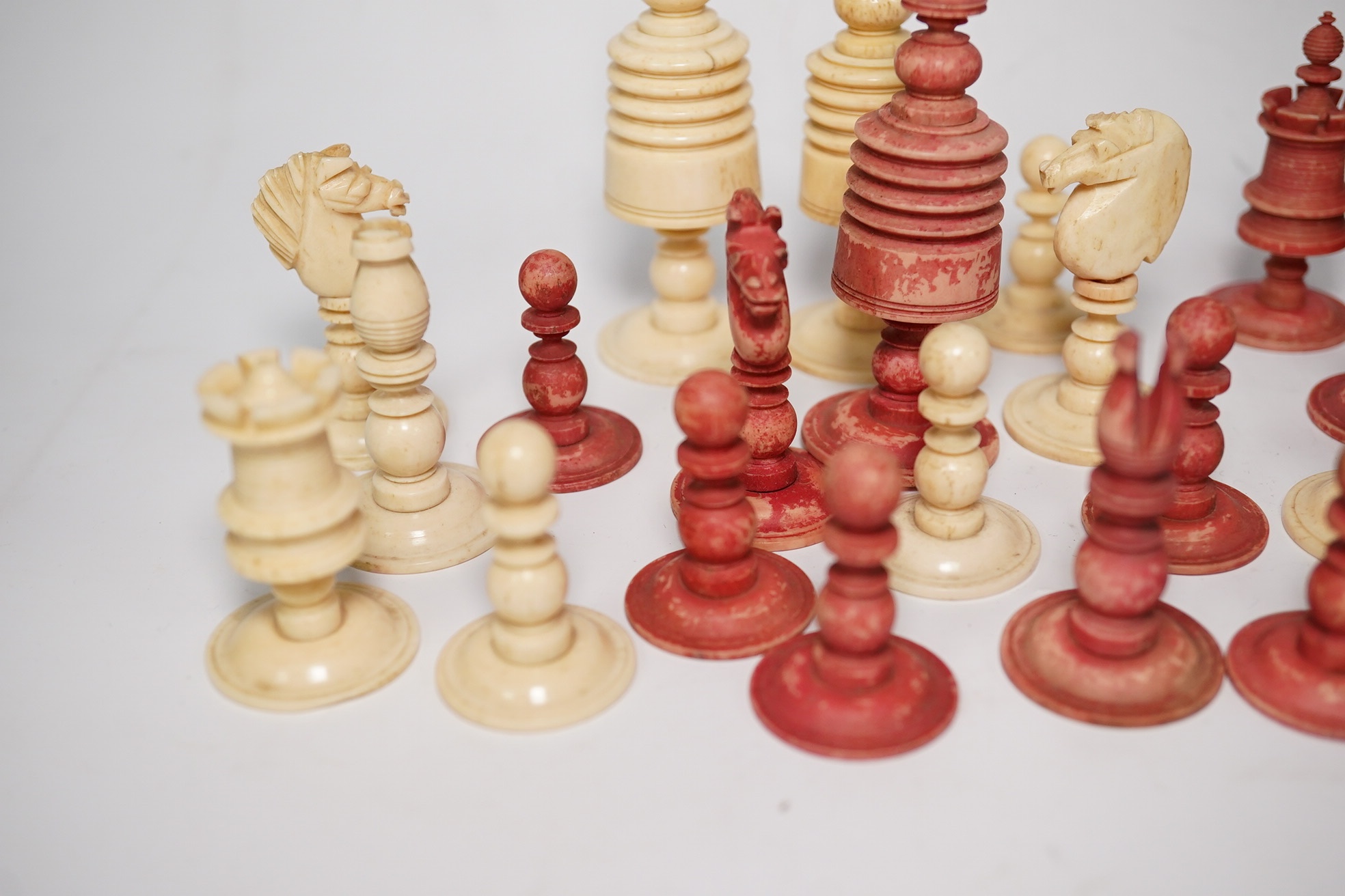 A 19th century barleycorn pattern bone set of chess pieces, 7.5cm high. Condition - fair, stained pieces faded